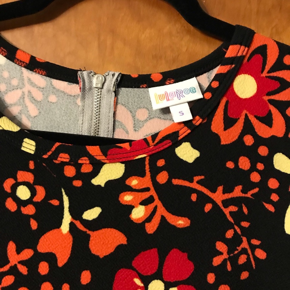 Small LuLaRoe Amelia dress with pockets NWT - Picture 4 of 6
